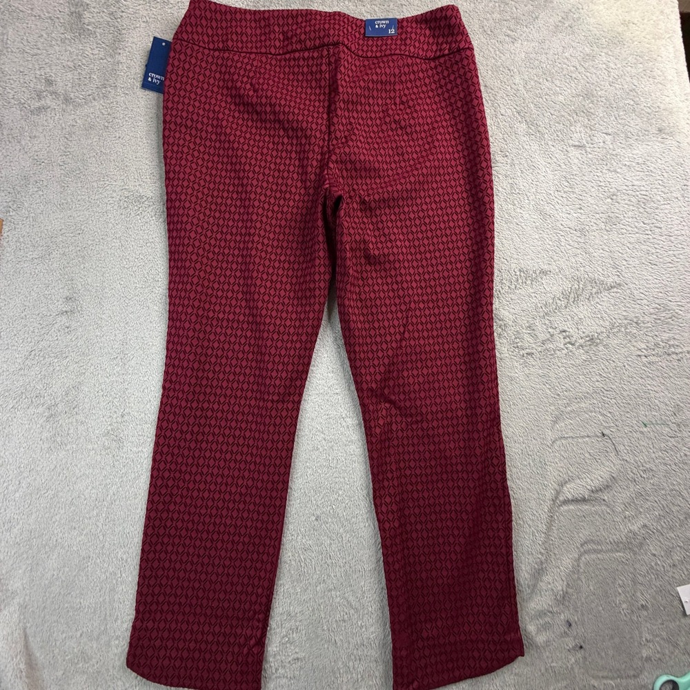 NWT Crown & Ivy Womens Burgundy Geometric Print Pull On Ankle Pants Size 12